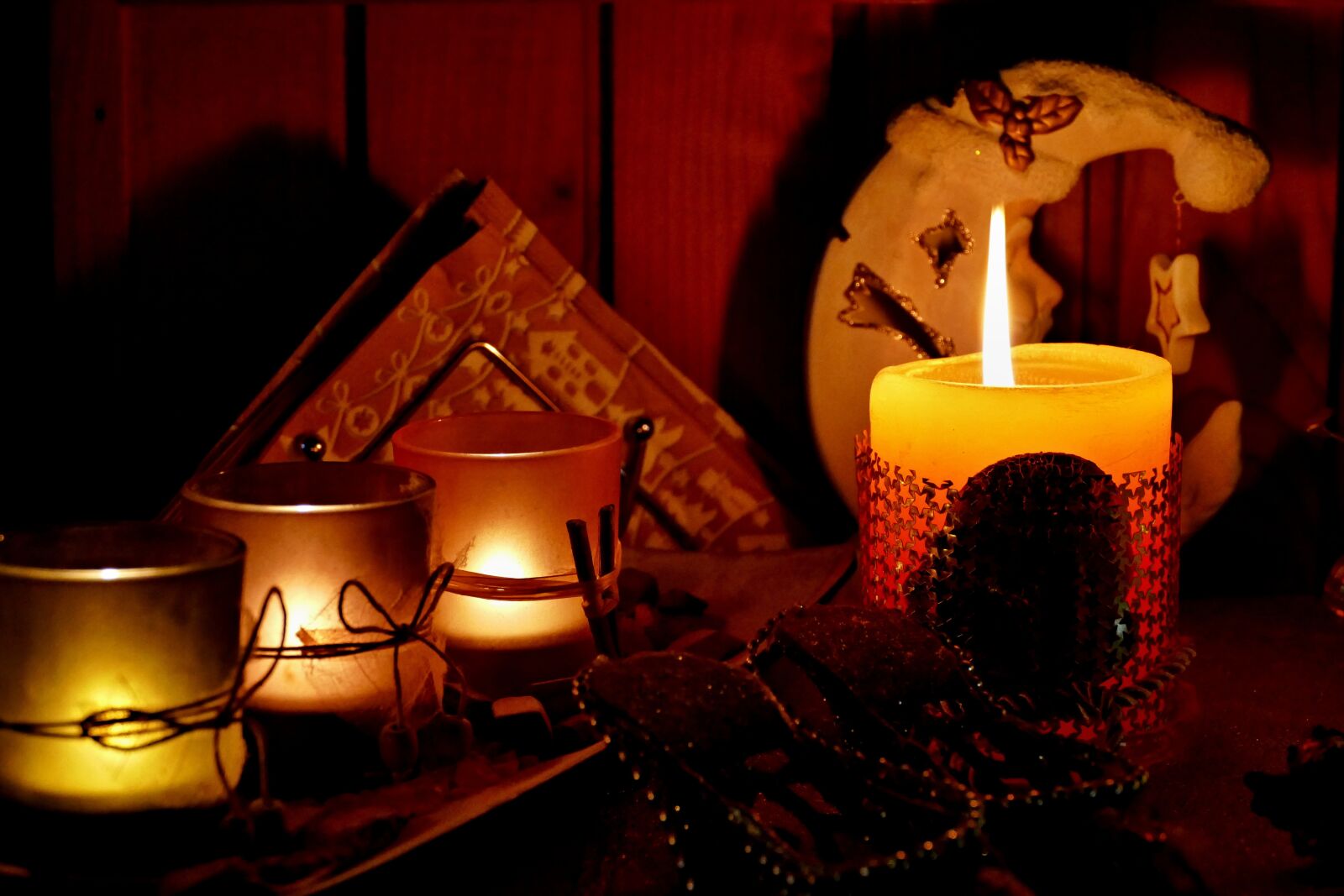 Panasonic Lumix DMC-FZ1000 sample photo. Candles, burning, tea candle photography