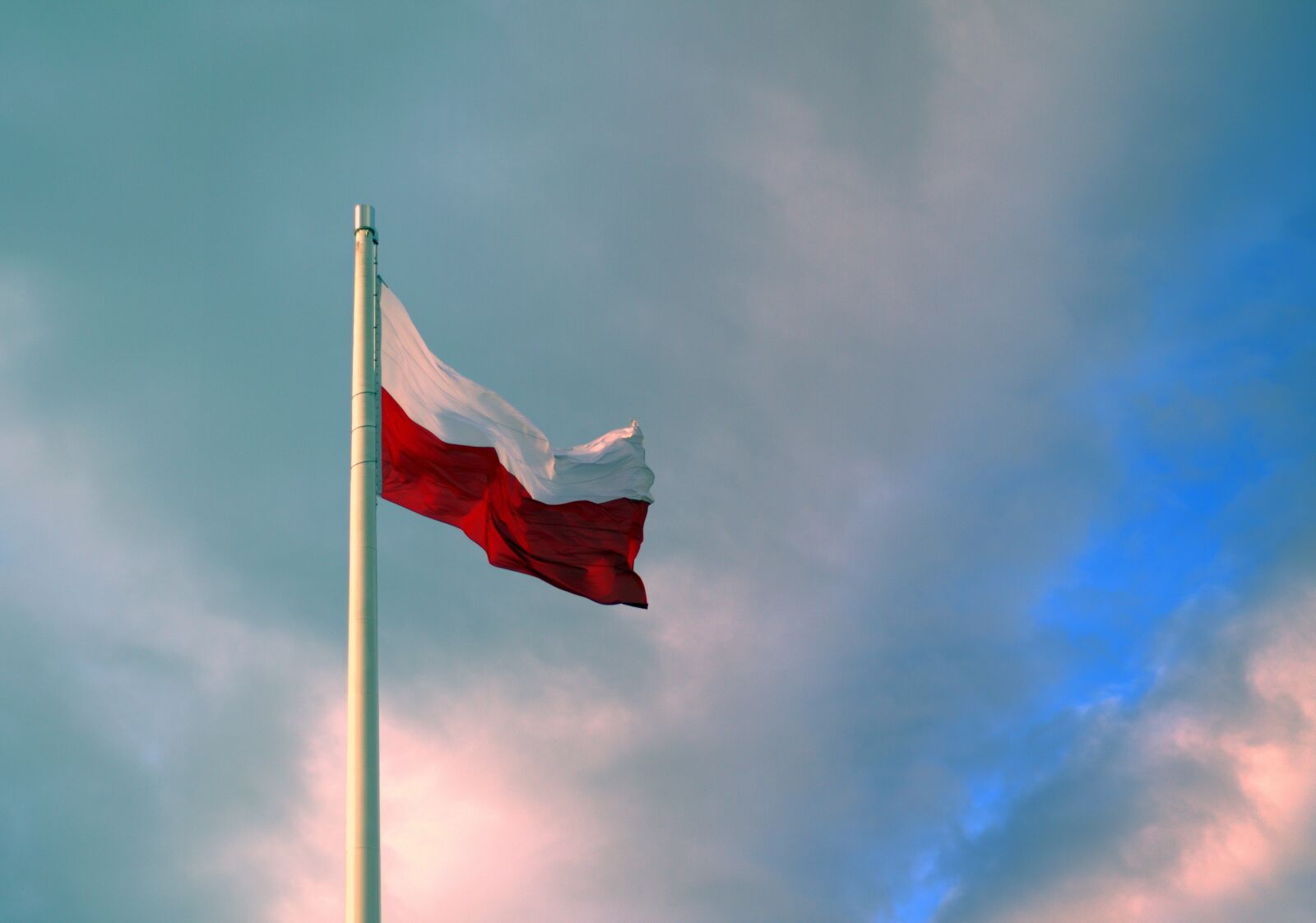 Pentax K-S2 sample photo. Flag, poland, polish flag photography
