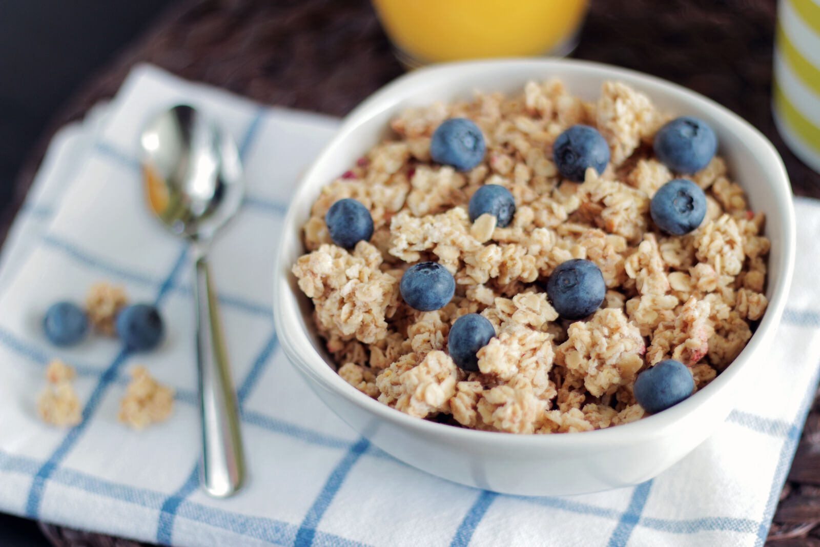 Canon EOS 70D + Canon EF 50mm F1.8 II sample photo. Blueberry, bowl, breakfast, cereal photography