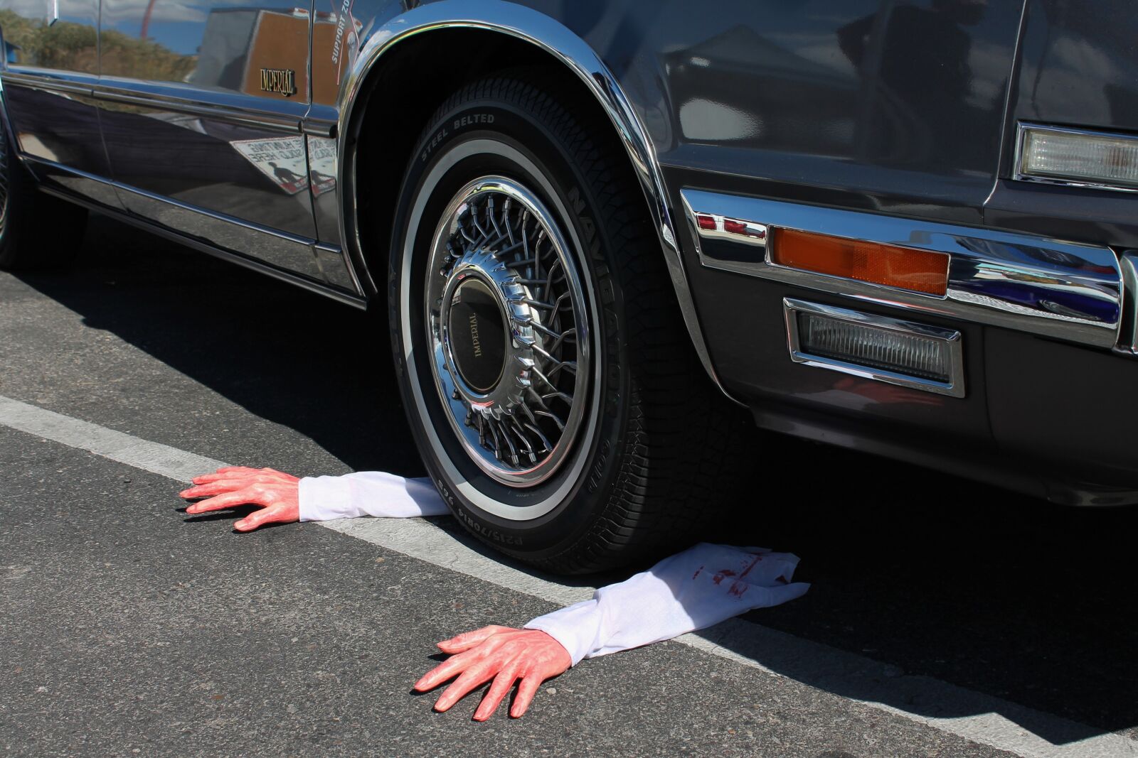 Canon EOS 1100D (EOS Rebel T3 / EOS Kiss X50) sample photo. Severed arms, vehicular death photography