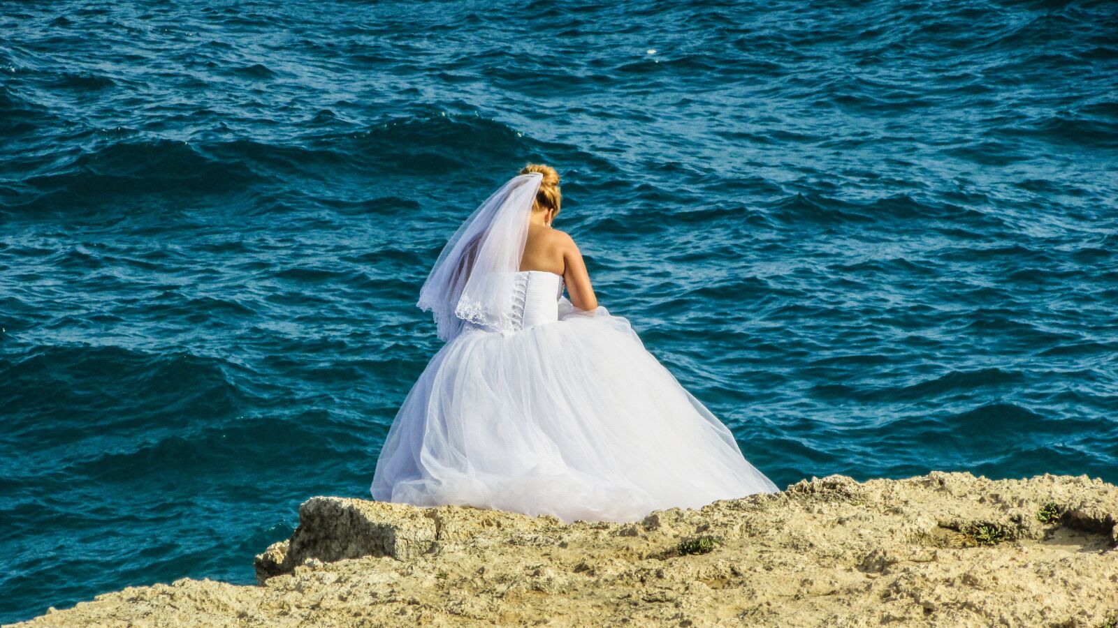 Canon PowerShot SX400 IS sample photo. Bride, wedding dress, white photography