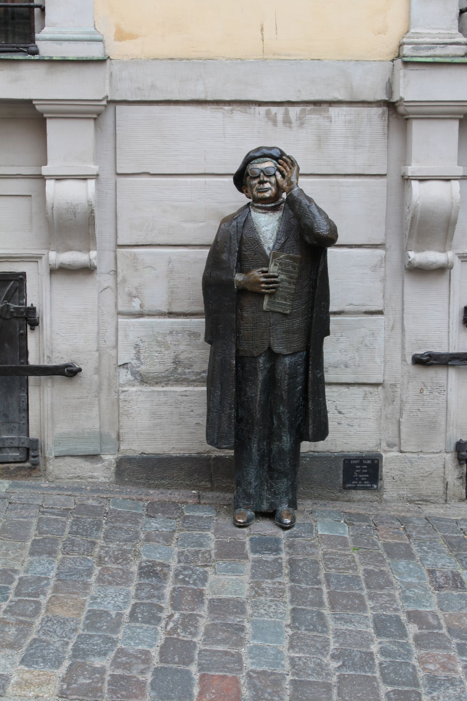 Canon EOS 1300D (EOS Rebel T6 / EOS Kiss X80) sample photo. Stockholm, old town, statue photography