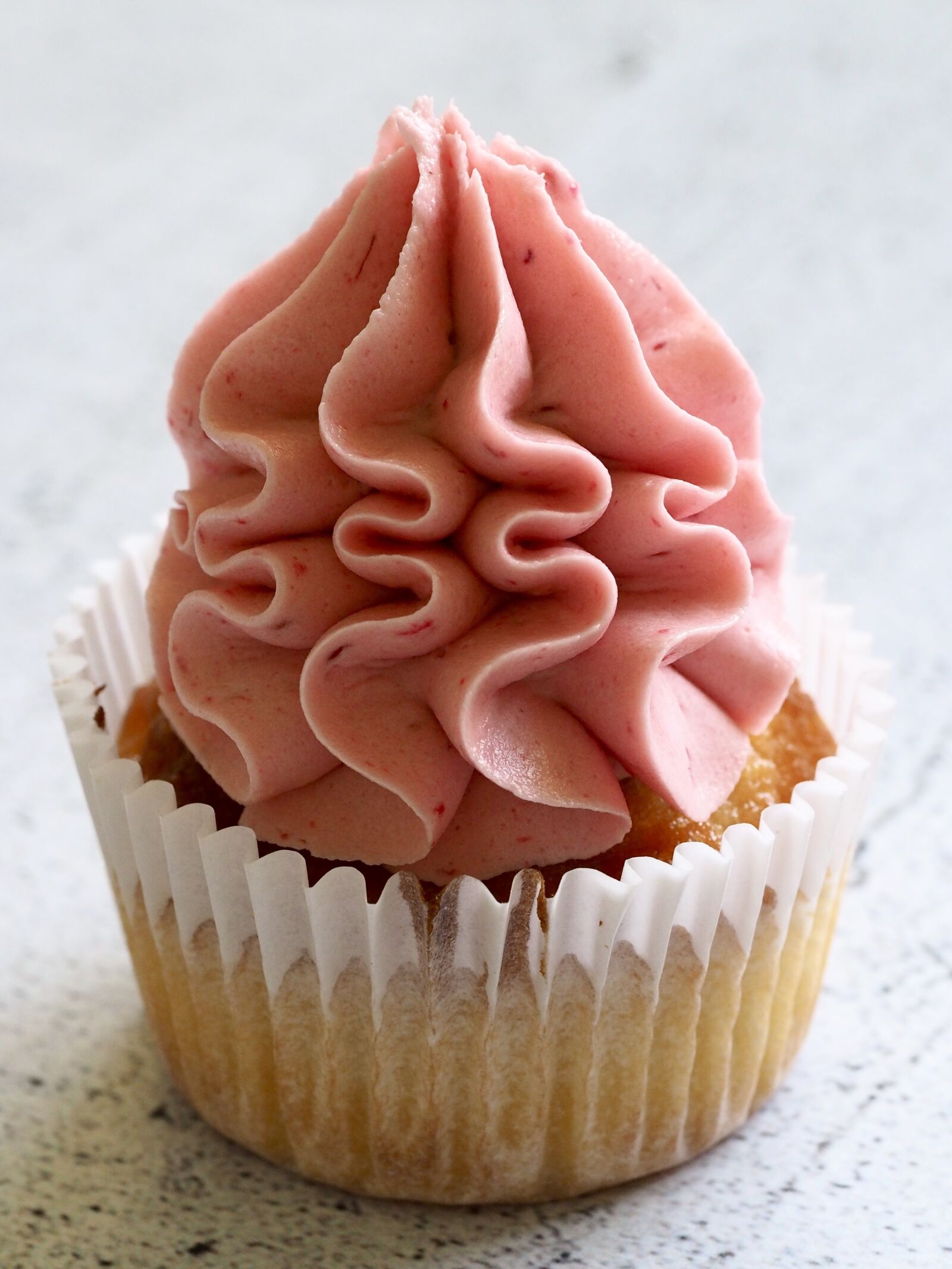 Olympus OM-D E-M10 II sample photo. Sweet, cake, sugar photography
