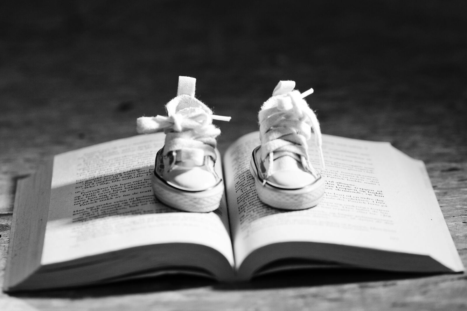 Canon EOS 7D Mark II sample photo. Shoes, book, reading photography