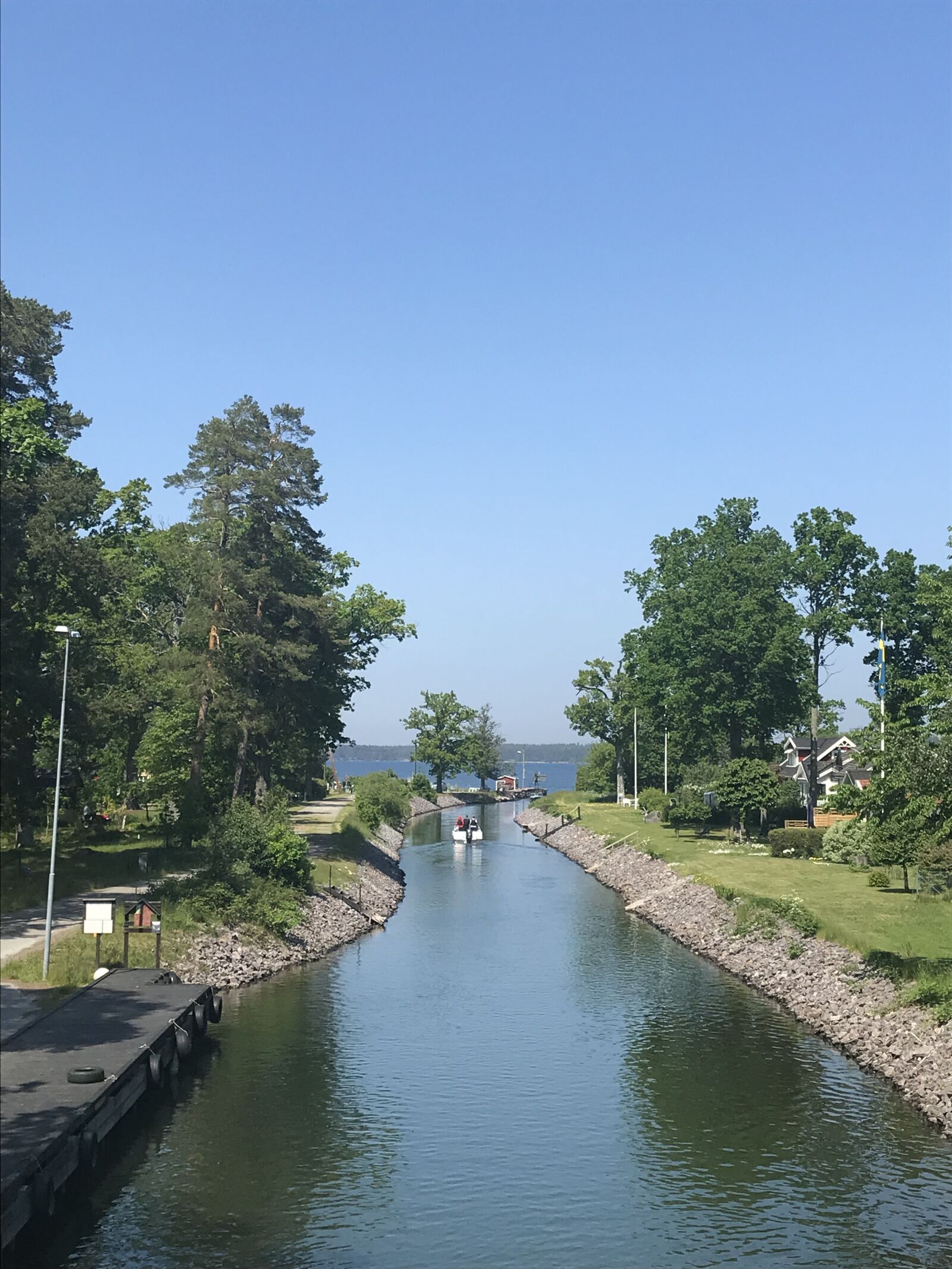 iPhone 7 back camera 3.99mm f/1.8 sample photo. Kanal, hav, canal photography