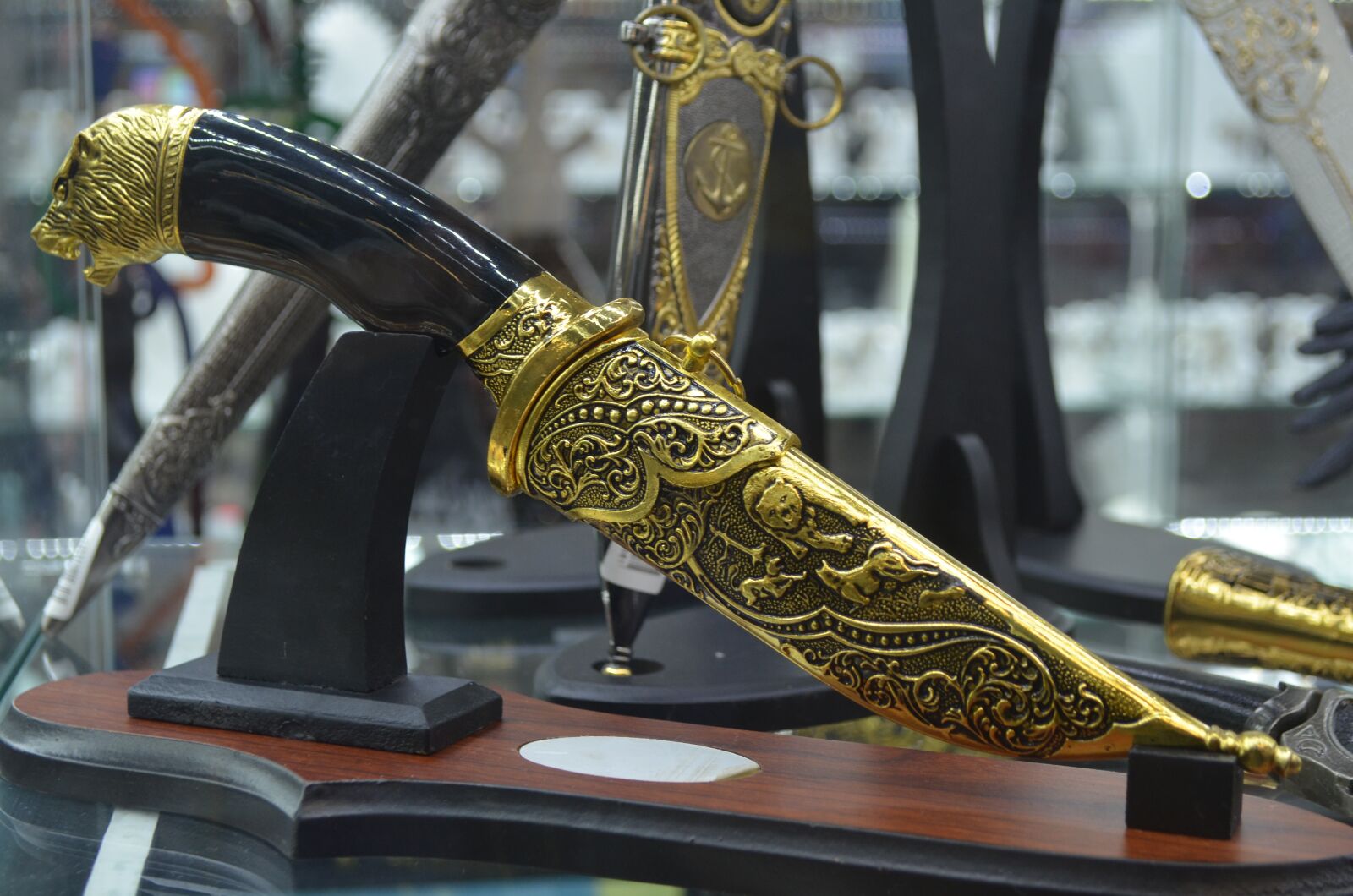 Nikon D5100 sample photo. Weapons, golden, luxury photography