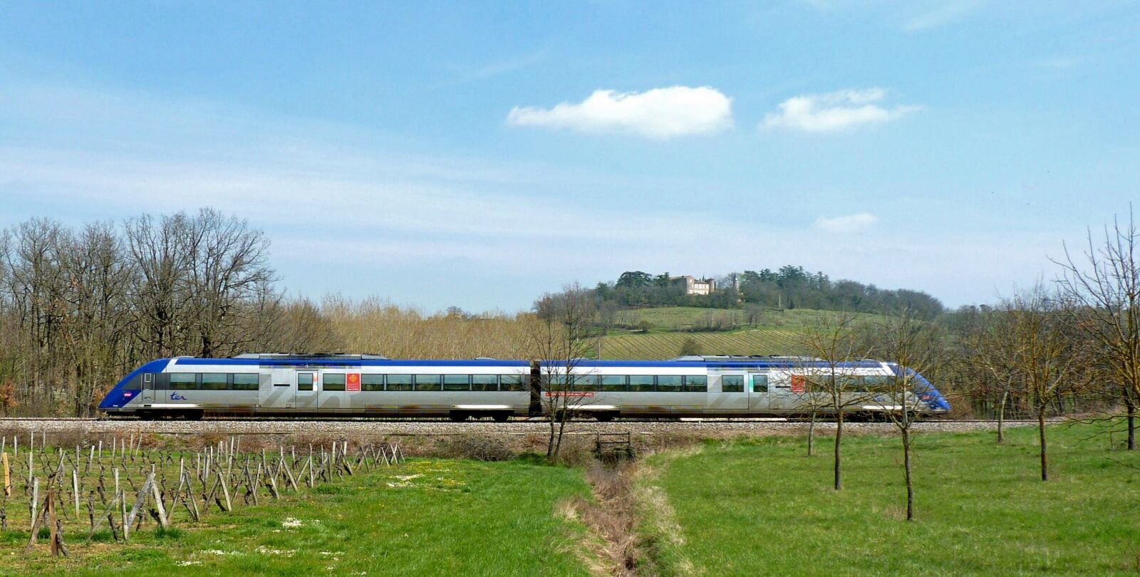 Panasonic Lumix DMC-FZ35 (Lumix DMC-FZ38) sample photo. Train, sncf, track photography