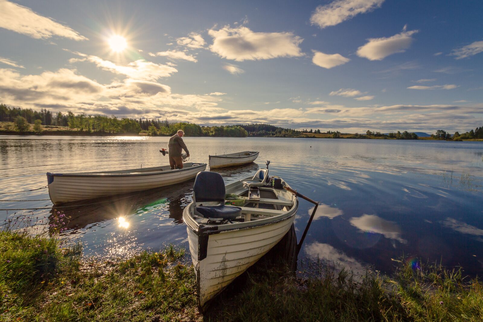 Canon EOS 7D + Canon EF-S 10-18mm F4.5–5.6 IS STM sample photo. Water, lake, boat photography