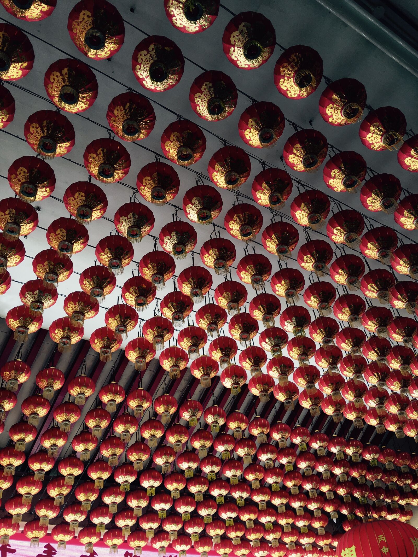 Apple iPhone 6s Plus sample photo. Chinese, temple, lantern photography