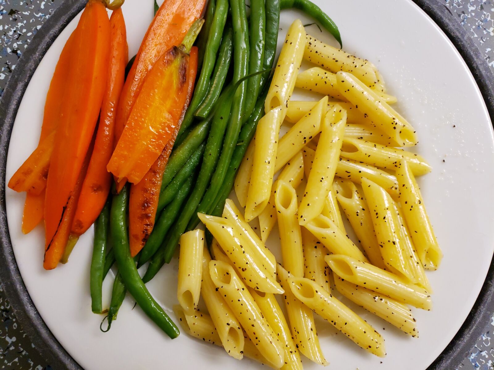 Samsung Galaxy Note9 sample photo. Carrots, green beans, pasta photography