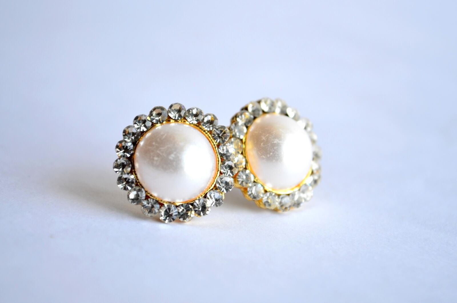 Nikon D5100 sample photo. Pearl, earrings, white, jewelry photography
