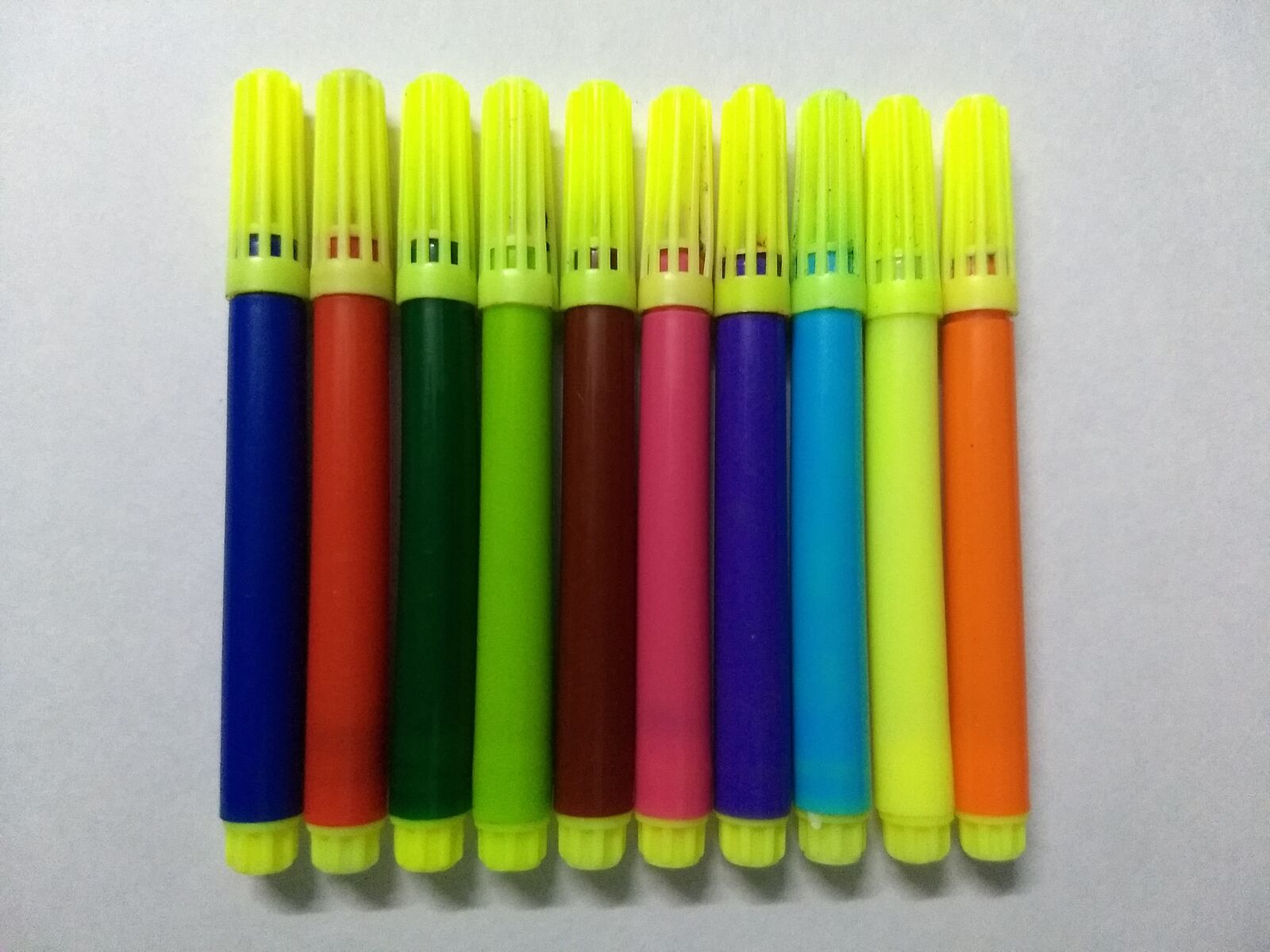 Motorola Moto G (5) Plus sample photo. Colors, pencils, colorful photography