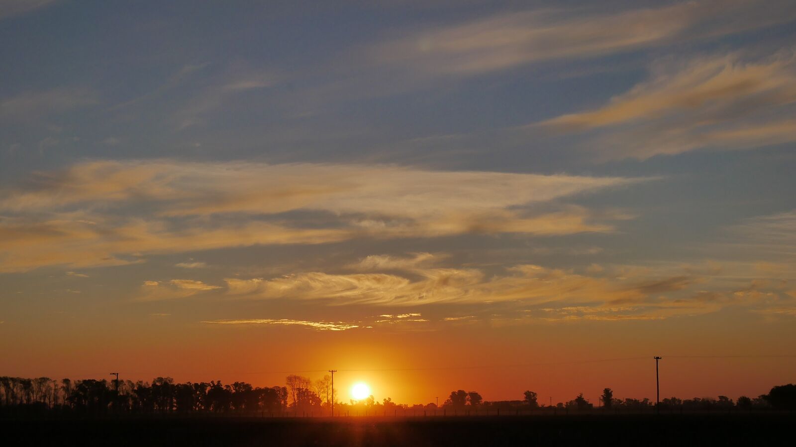 Panasonic Lumix DMC-GX85 (Lumix DMC-GX80 / Lumix DMC-GX7 Mark II) sample photo. Sunset, chivilcoy, buenos aires photography
