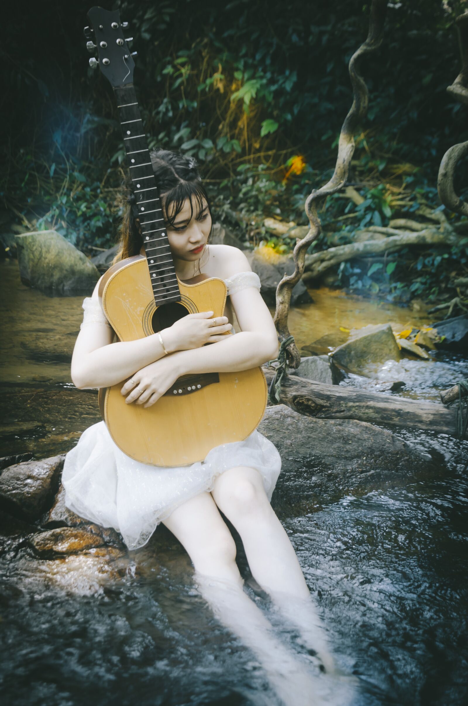 Nikon D5100 sample photo. Girl, guitar, lonely photography