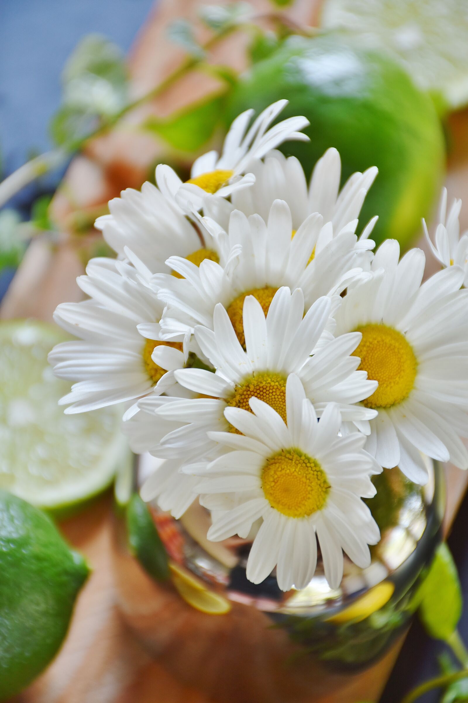 Nikon D7200 sample photo. Lime, lemons, daisies photography