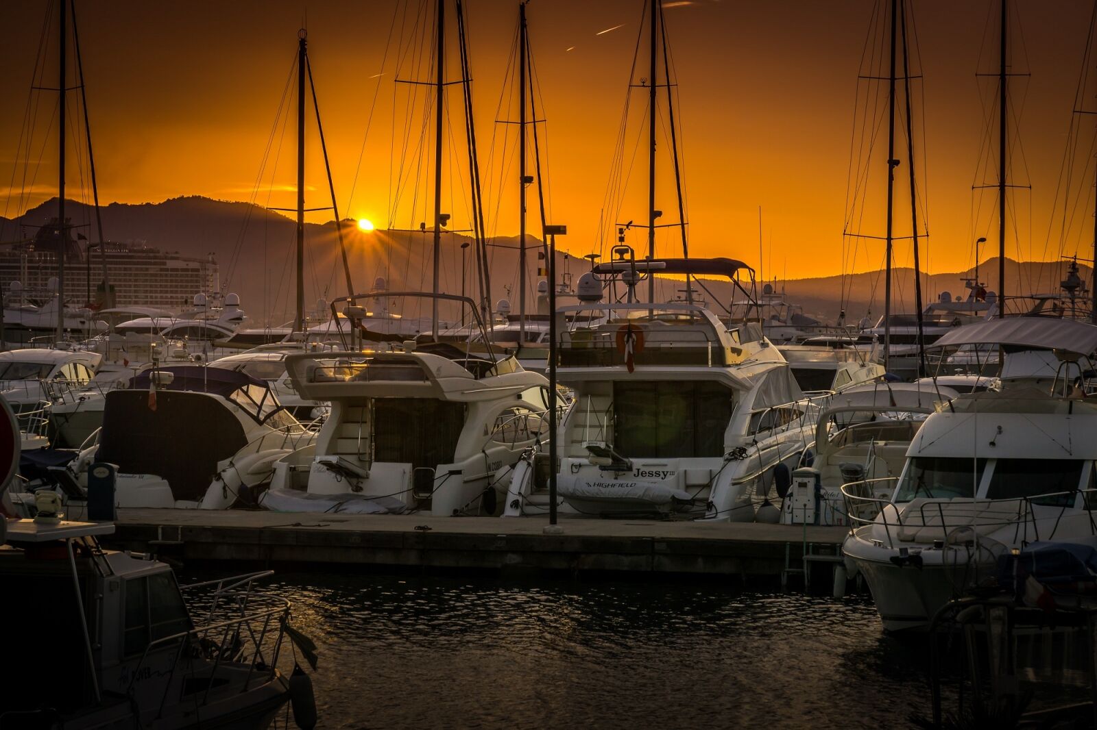 Sony Vario-Tessar T* E 16-70mm F4 ZA OSS sample photo. Sunset, marina, boats photography