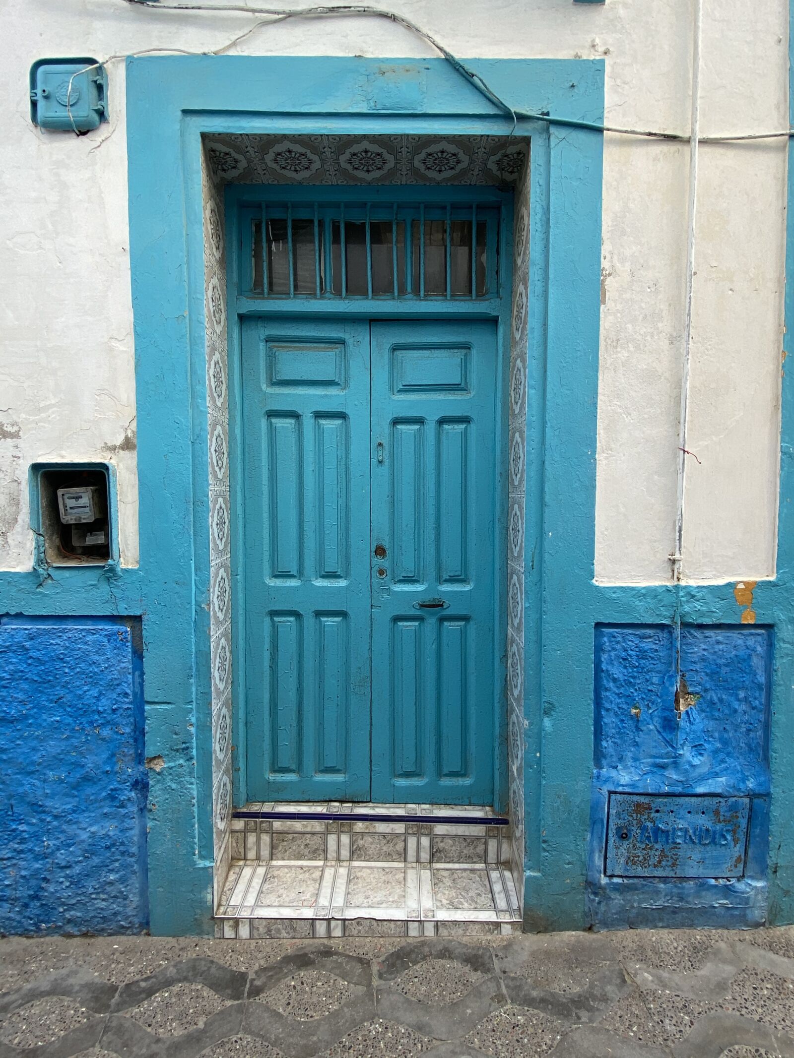 iPhone 11 Pro Max back triple camera 1.54mm f/2.4 sample photo. Morocco, door, architecture photography