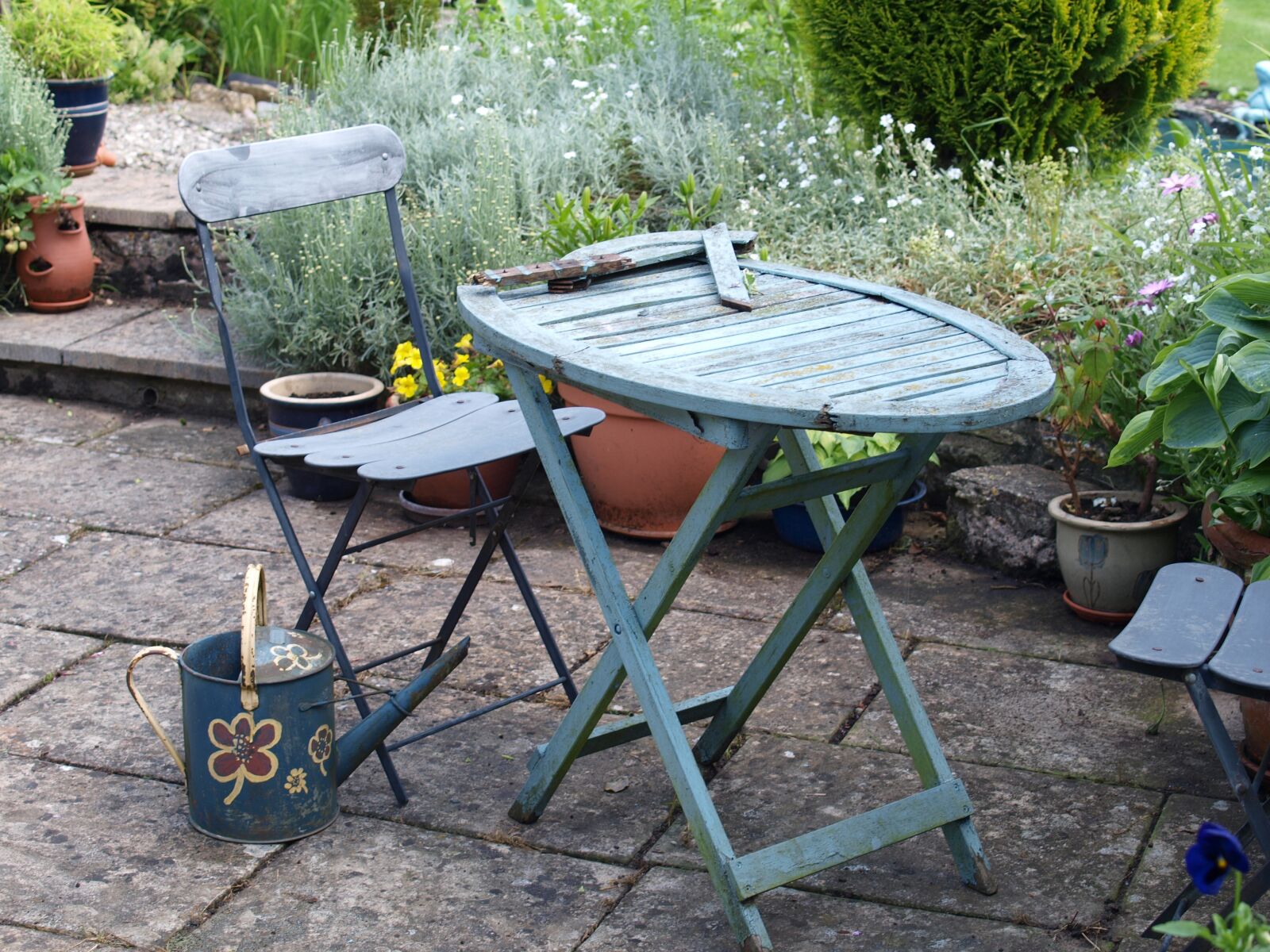 Olympus E-520 (EVOLT E-520) sample photo. Table, chair, garden photography