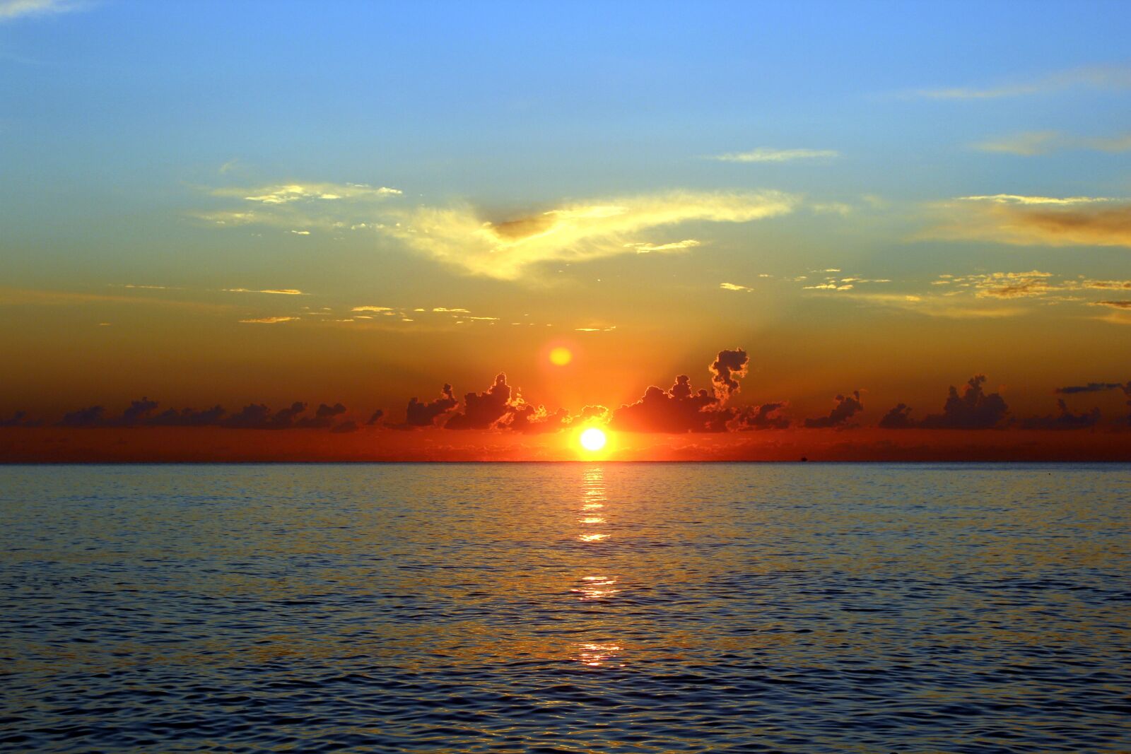 Canon EOS 600D (Rebel EOS T3i / EOS Kiss X5) sample photo. Sunset, dawn, sun photography