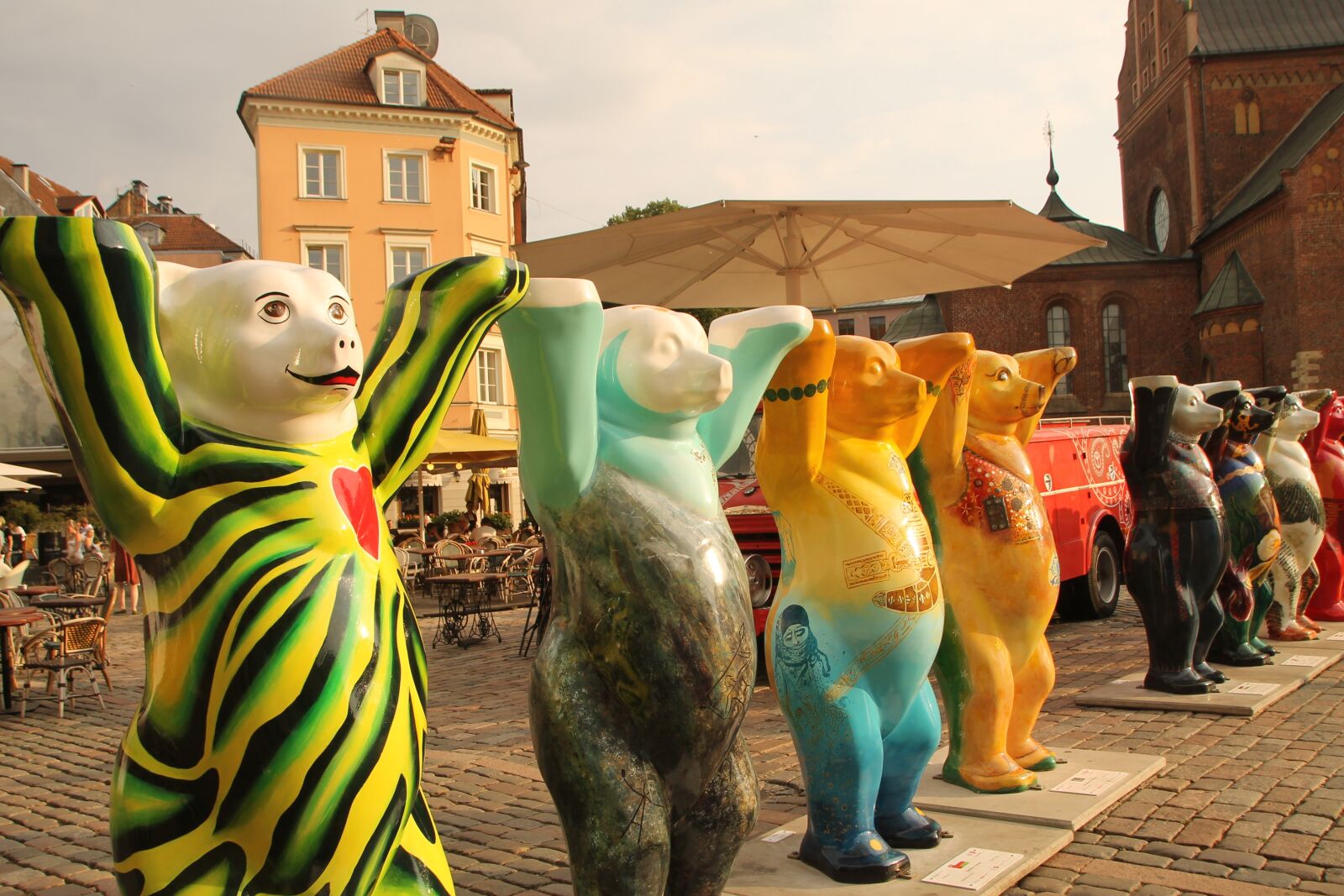 Canon EOS 1100D (EOS Rebel T3 / EOS Kiss X50) sample photo. Bear, latvia, city photography