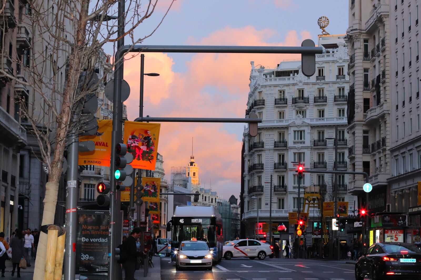 Canon EF 50mm F1.4 USM sample photo. Madrid, gran v a photography