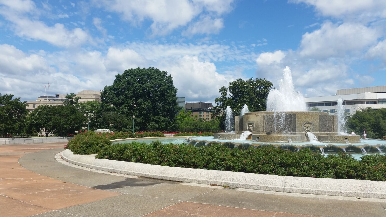 Samsung Galaxy S5 sample photo. Washington dc, fountain, sunny photography