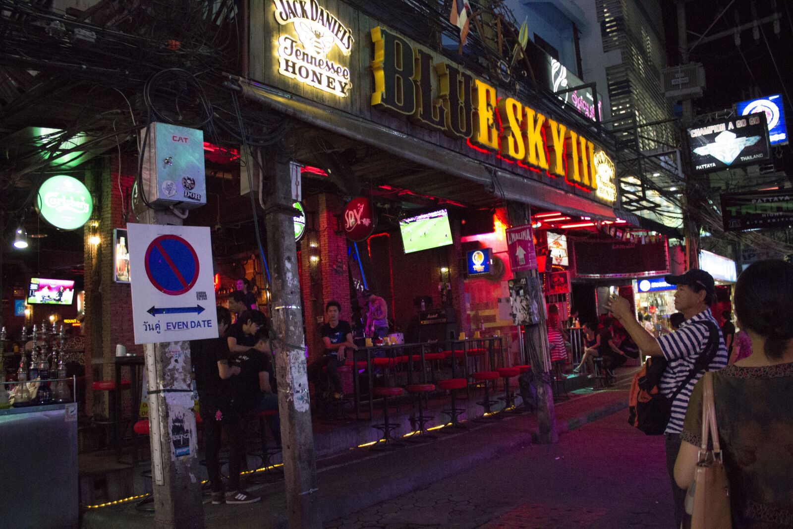 Canon EOS 600D (Rebel EOS T3i / EOS Kiss X5) sample photo. Thailand, night, lively photography