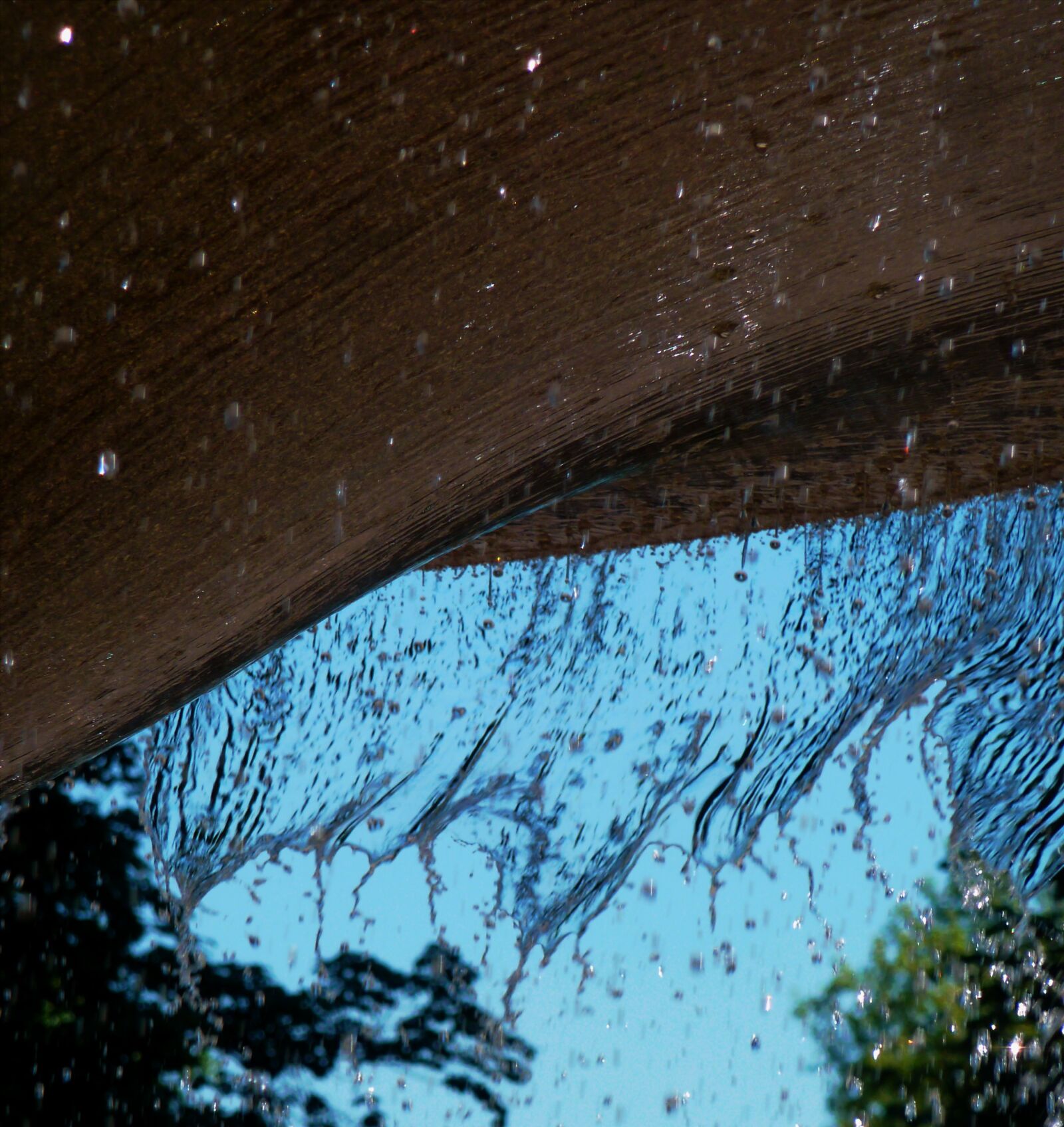 Panasonic DMC-TZ7 sample photo. Fountain, water, well water photography
