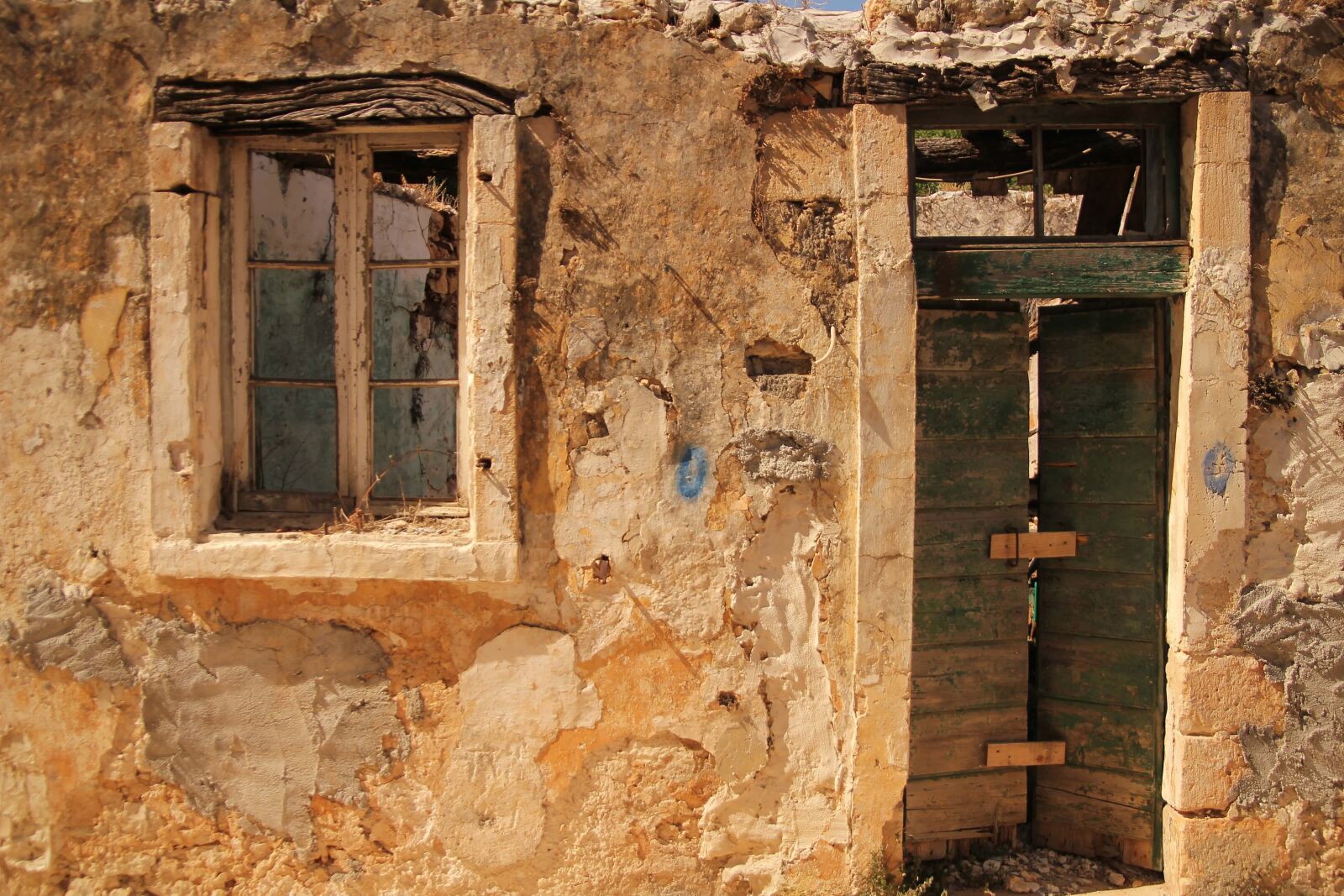 Sigma 17-70mm F2.8-4 DC Macro OS HSM sample photo. Poverty, decay, front door photography