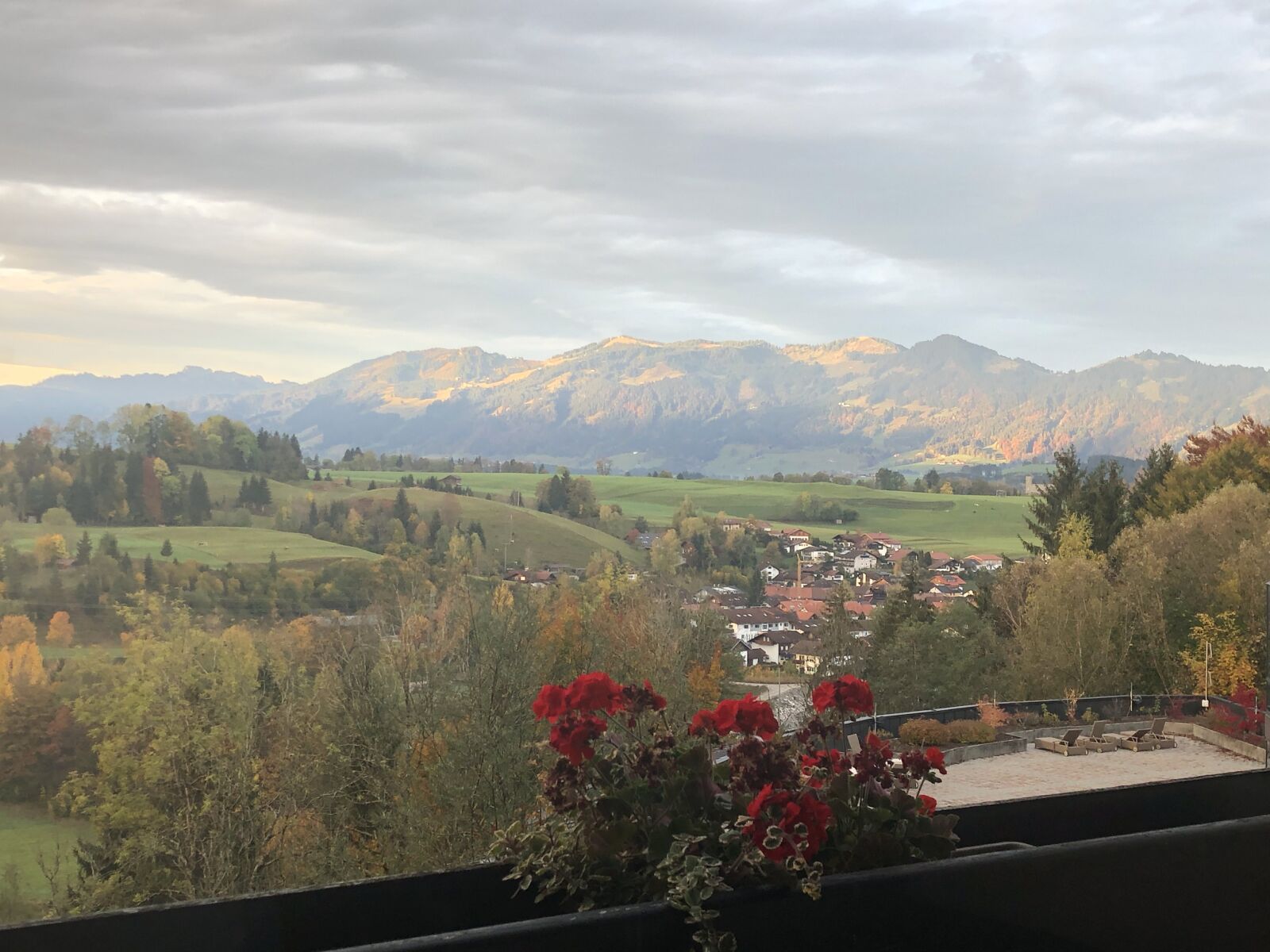 iPhone X back dual camera 4mm f/1.8 sample photo. Alpine, mountain landscape, mountains photography