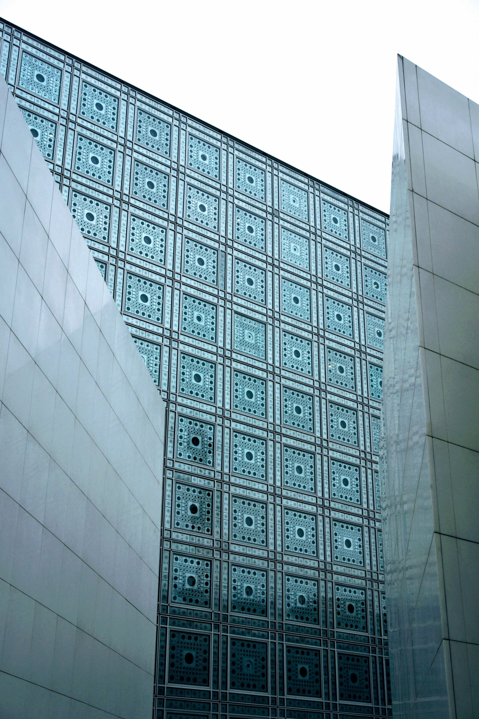 Sony DSC-R1 sample photo. Paris, france, facade photography