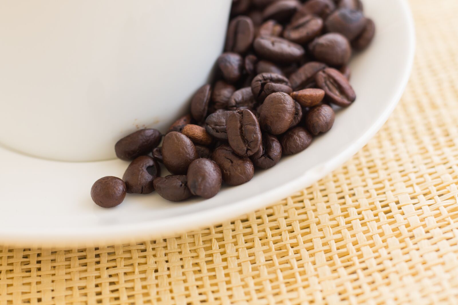 Canon EOS 700D (EOS Rebel T5i / EOS Kiss X7i) + Canon EF 50mm F1.8 STM sample photo. Beverage, in the morning photography