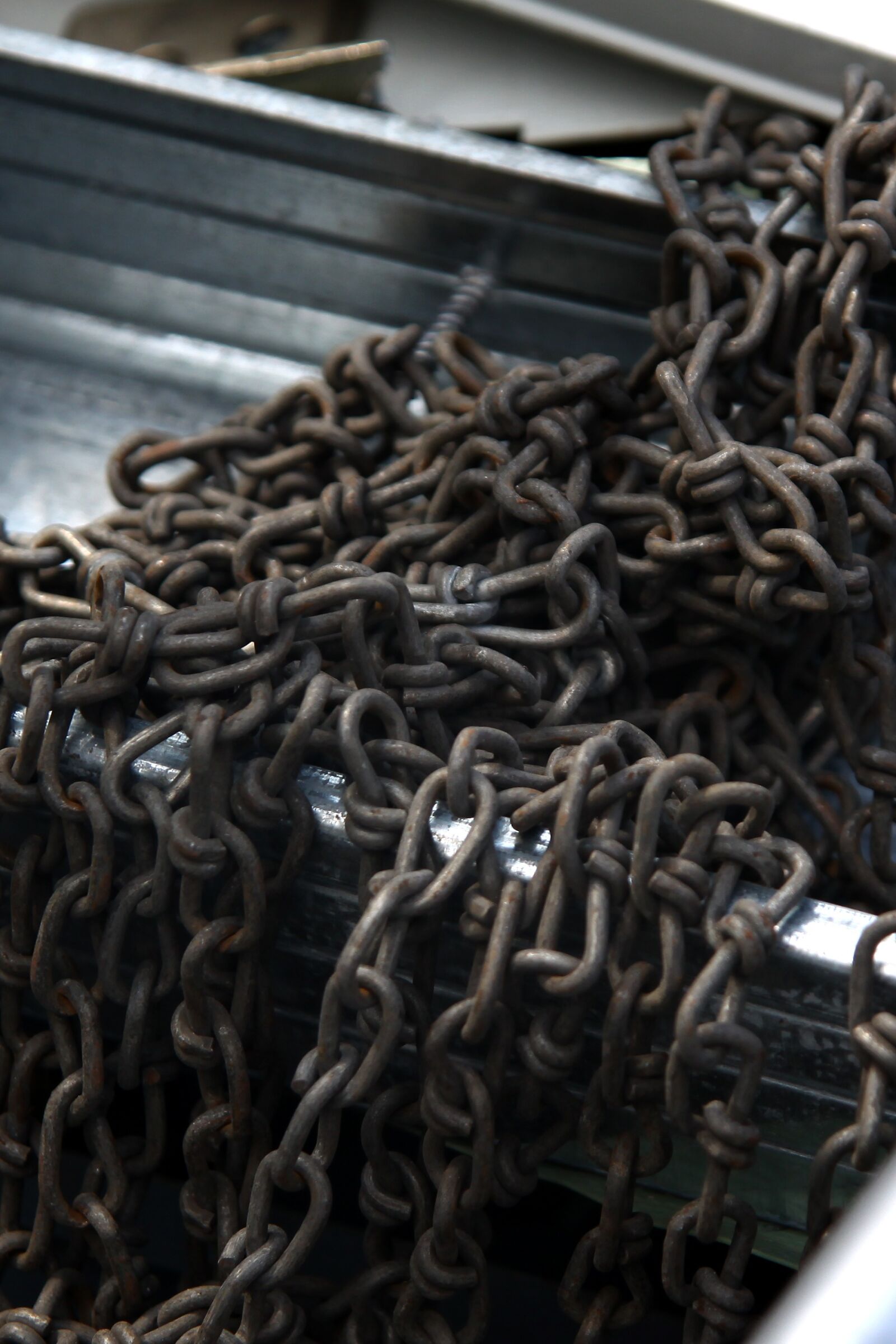 Canon EOS 50D sample photo. Chains, metal, iron photography