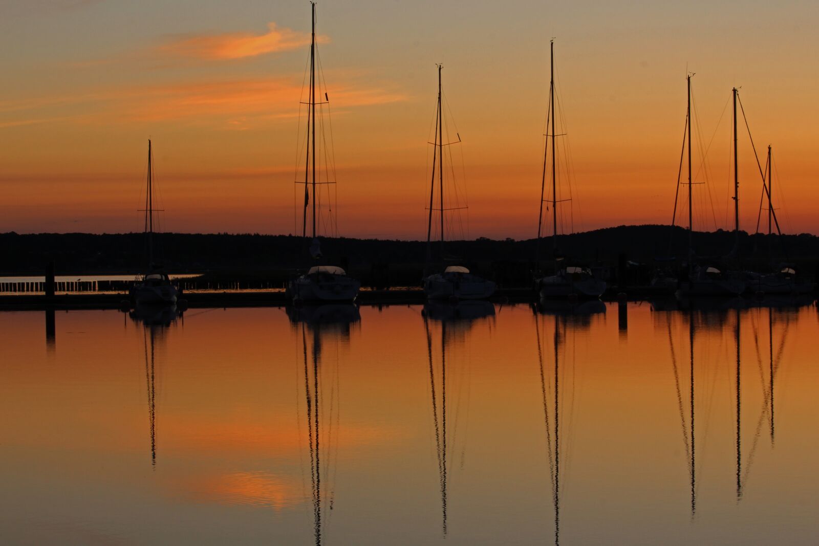 Canon EOS 700D (EOS Rebel T5i / EOS Kiss X7i) sample photo. Sunrise, port, water photography