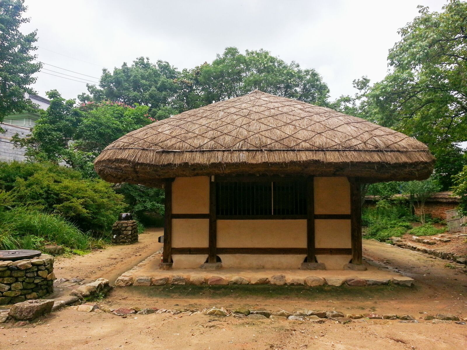 Samsung Galaxy Note2 sample photo. Thatch roofed hose, country photography