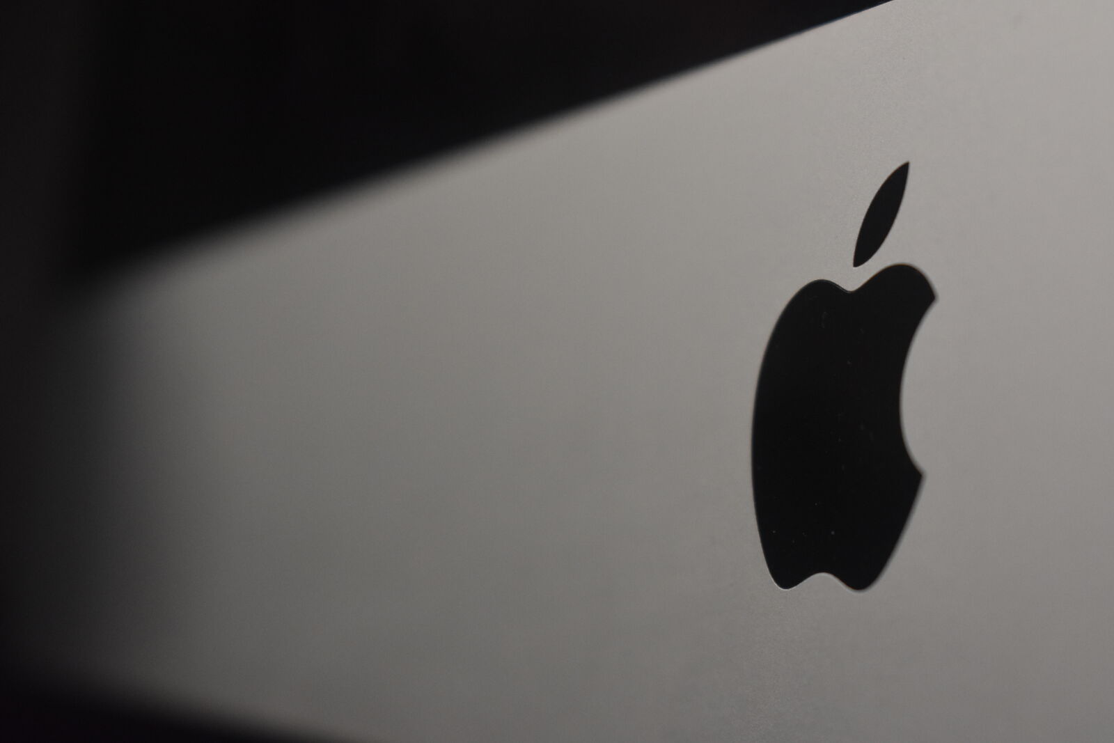 Nikon D3400 sample photo. Apple, apple, device, black photography