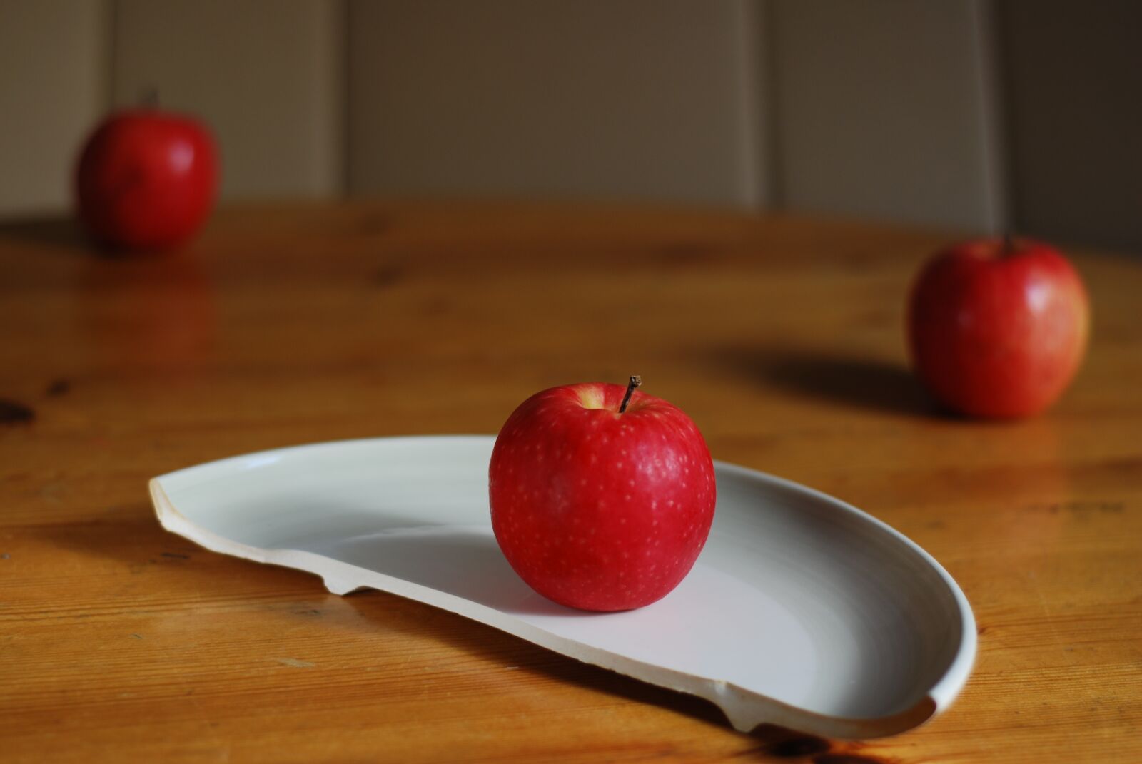 Nikon D60 sample photo. Apple, fruit, plate photography