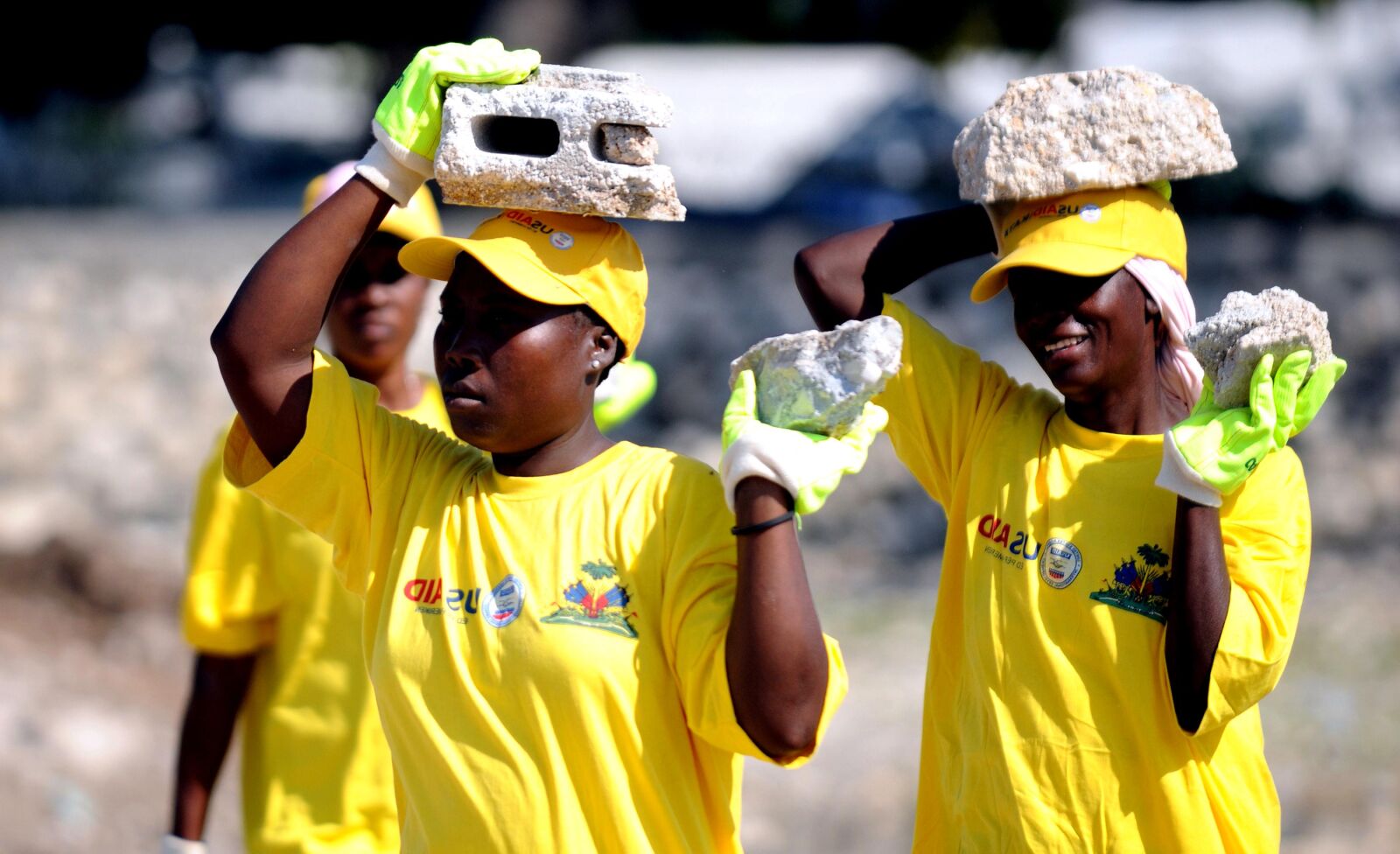 Nikon D300 sample photo. Female, workers, carrying, bricks photography