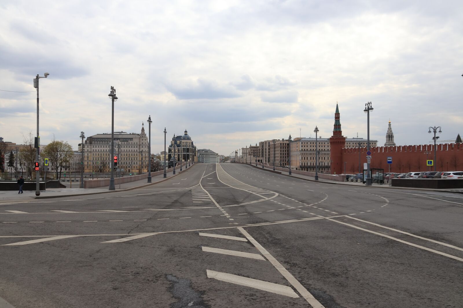Canon EOS 77D (EOS 9000D / EOS 770D) sample photo. Moscow, isolation, void photography