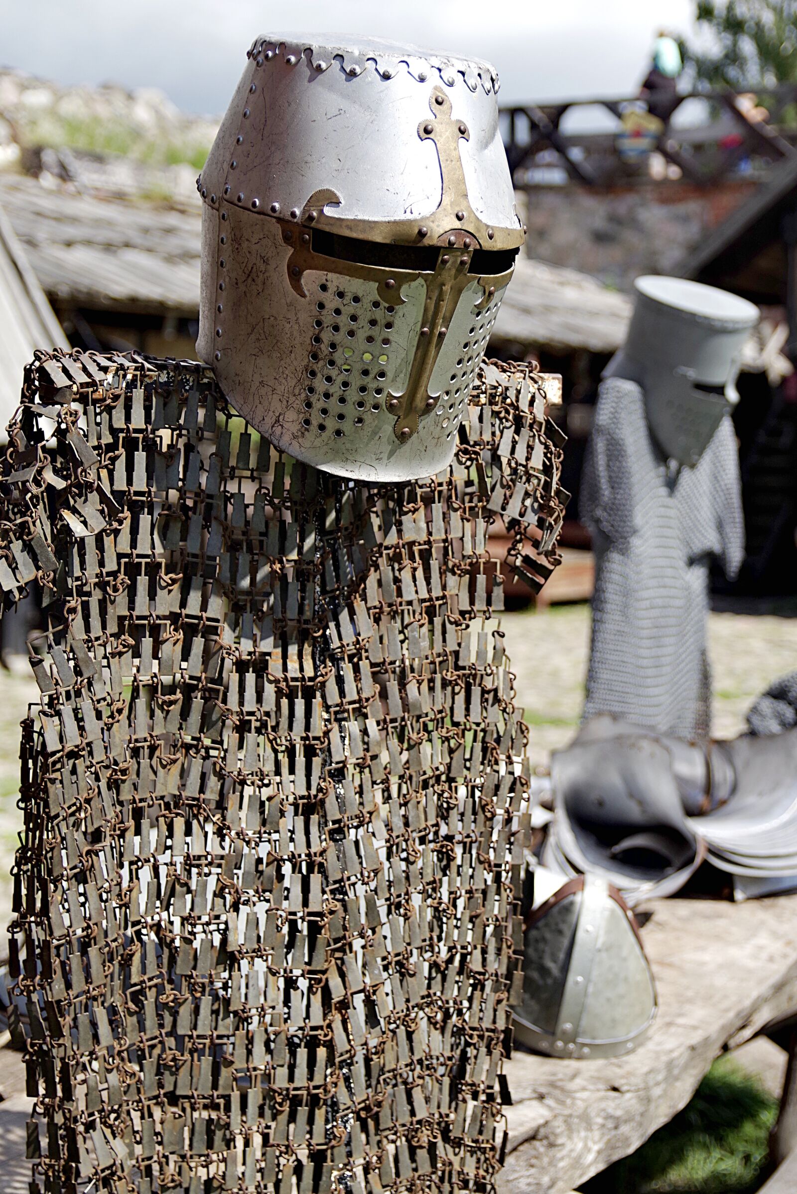 Pentax K-S2 sample photo. Armor, hauberk, helmet photography