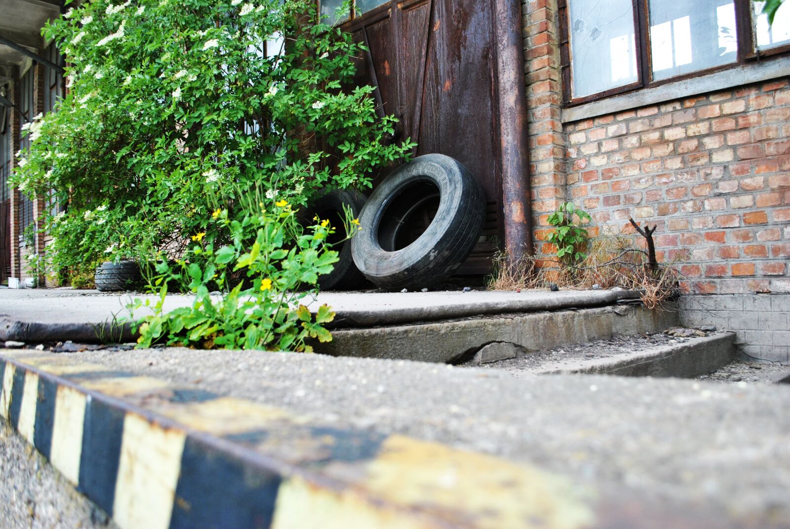 Nikon D3000 sample photo. Building, urbex, fracture photography