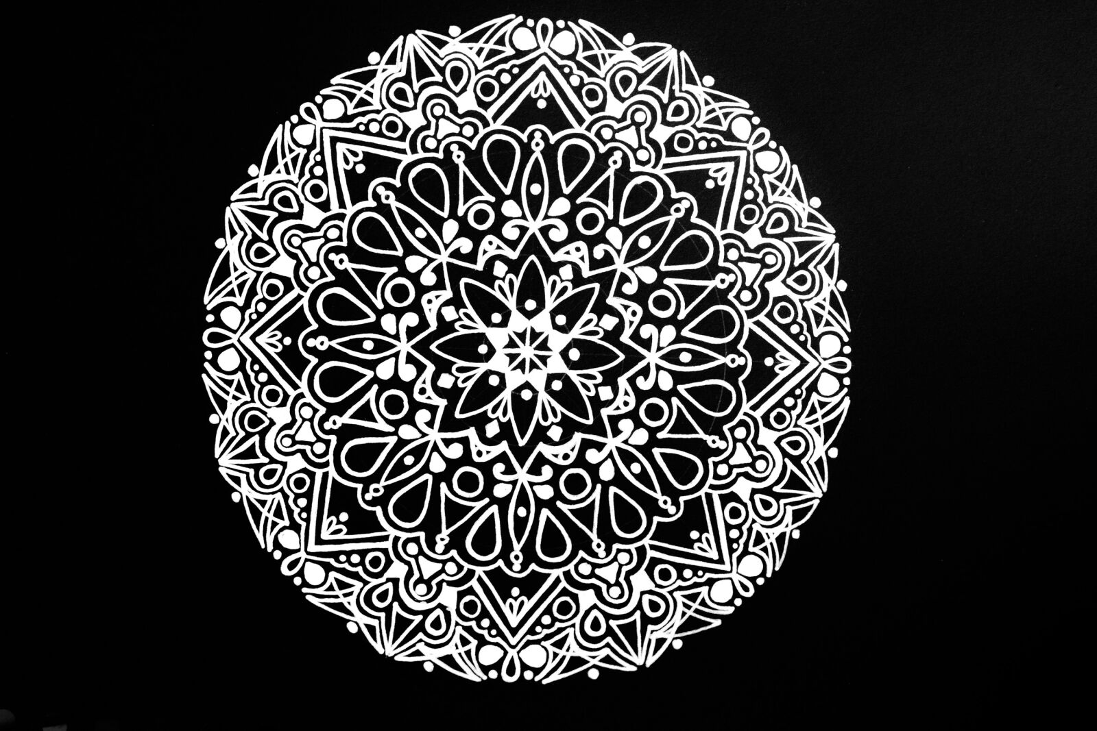 Canon EOS 6D sample photo. Mandala, black and white photography