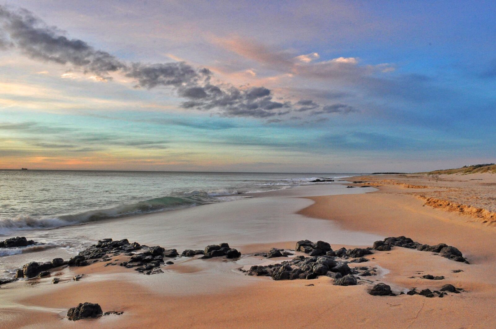 Nikon D90 sample photo. Sunset, beach, sea photography