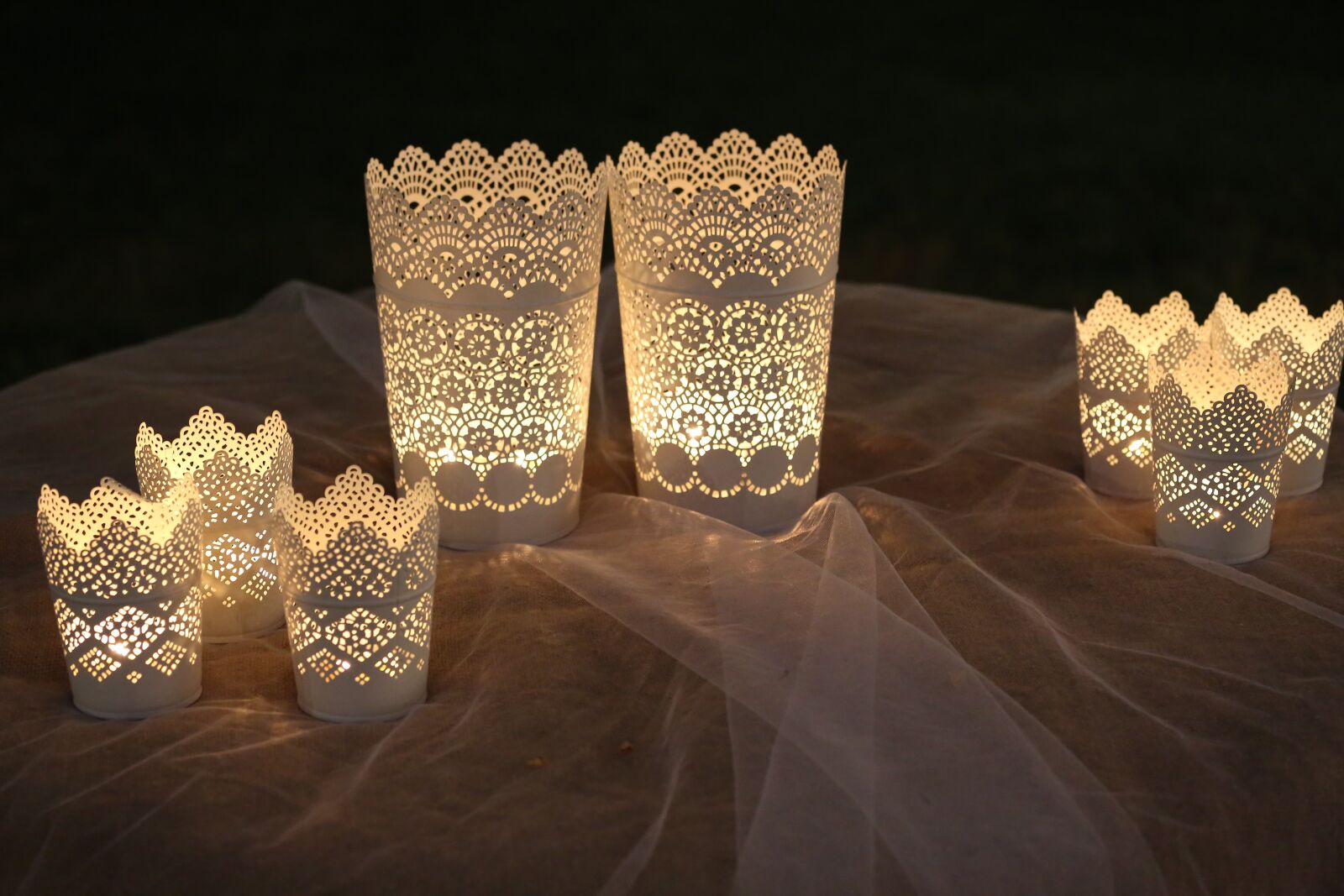 Canon EF 70-200mm F4L IS USM sample photo. Bright decorations, lanterns, light photography