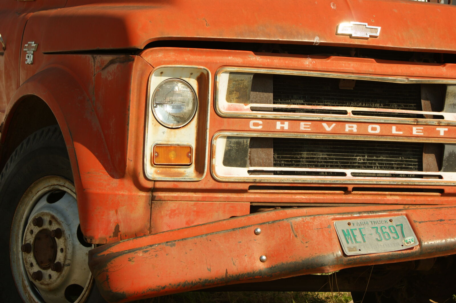 Sony 75-300mm F4.5-5.6 sample photo. Bumper, chevrolet, decay, front photography