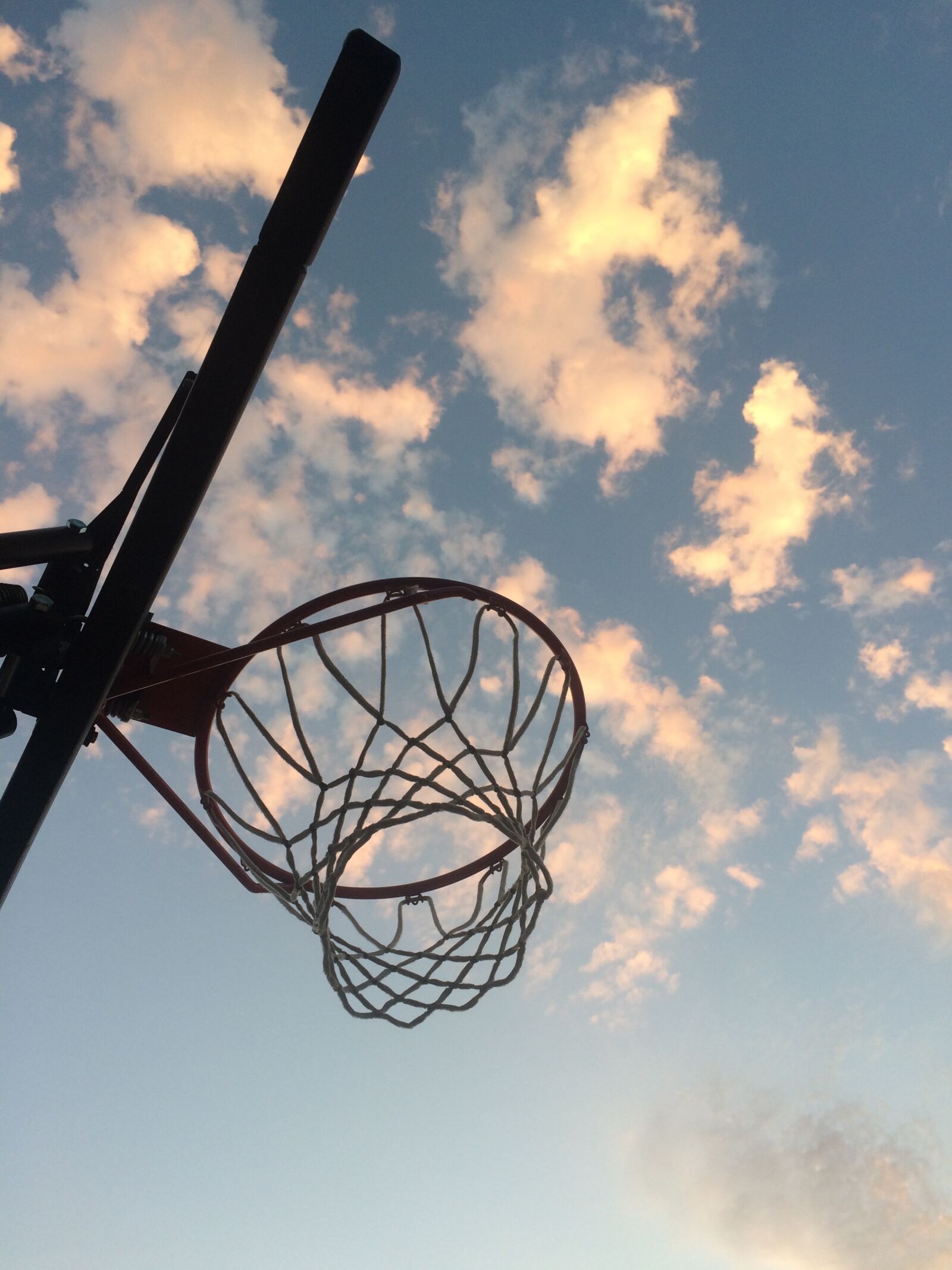 iPhone 5s back camera 4.15mm f/2.2 sample photo. Basketball, sky, hoop photography