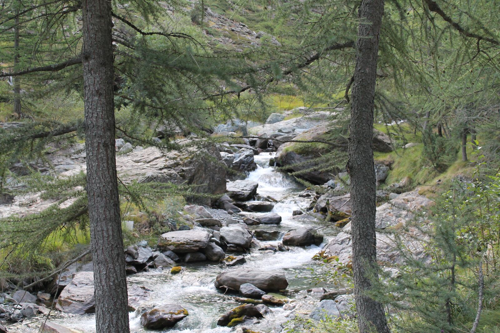 Canon EOS 1100D (EOS Rebel T3 / EOS Kiss X50) sample photo. River, hiking, landscape photography