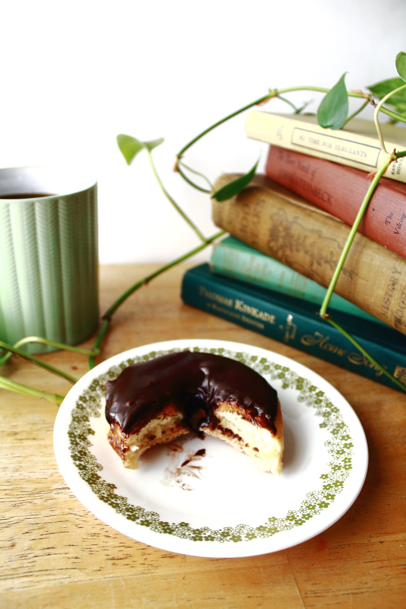 Canon EOS 1200D (EOS Rebel T5 / EOS Kiss X70 / EOS Hi) sample photo. Donut, doughnut, coffee photography
