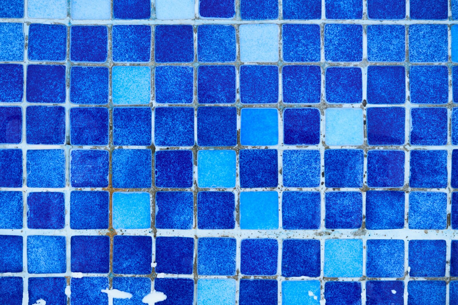 Sony FE 70-200mm F4 G OSS sample photo. Ceramic, pool, square photography