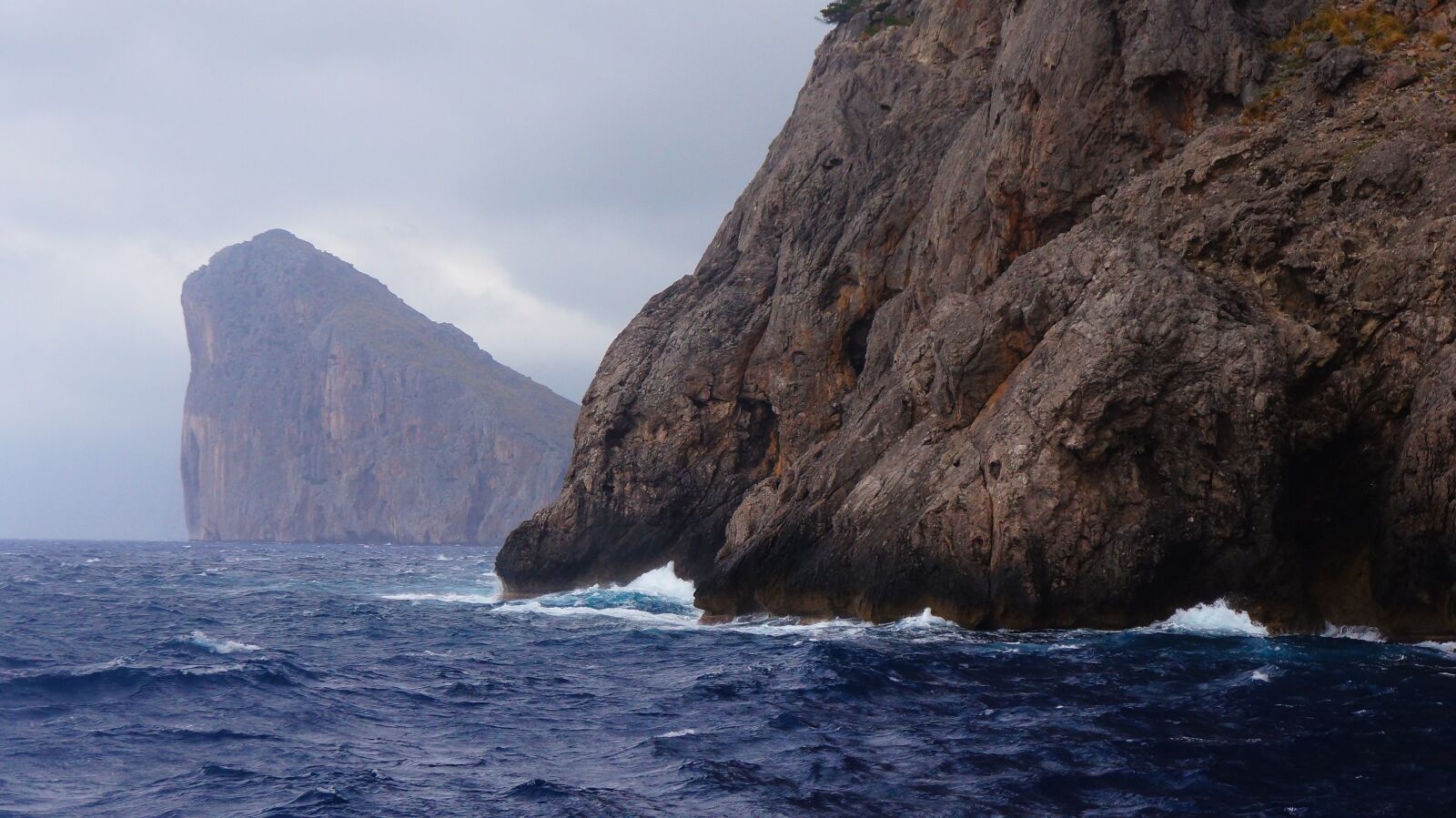 Sony Alpha NEX-5N sample photo. Sea, rock, ocean photography
